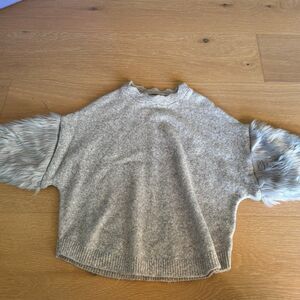 Cat & Jack Fur Sleeve Sweater Girls size 5T Gray